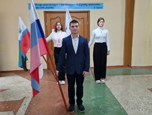 Еженедельная торжественная линейка..
