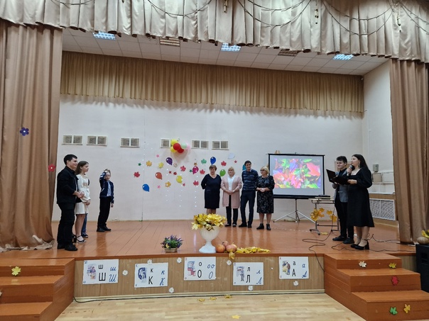 Сегодня наконец-то в школе состоялся Осенний бал!!!!!.